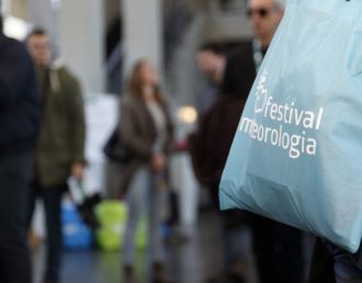 Un dettaglio semplice, utile, che porta con sé il segno dell’evento