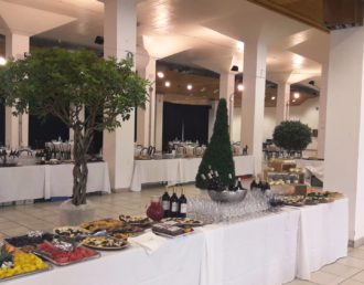 Uno spazio ordinato, essenziale, pronto ad accogliere senza distrazioni