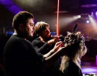 Creatività tra le mani, eleganza tra i capelli