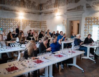 Un percorso in cui il vino diventa narrazione, esperienza e incontro