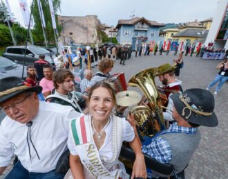 Tradizioni che uniscono musica e comunità