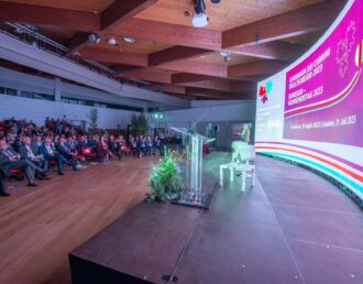 Giornata dei Comuni dell’Euregio 2023. Cavalese (TN), luglio 2023 - allestimento tecnico del palco